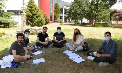 Rektörden öğrencilere çay ikramı