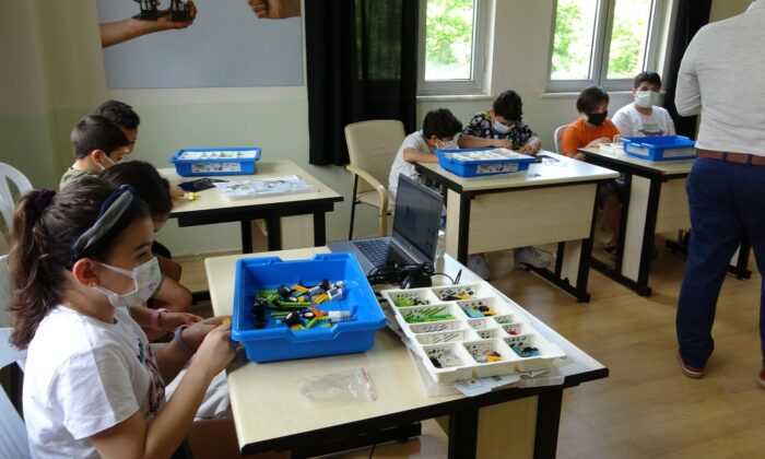 Robotik kodlama eğitim salonu Kartal’da açıldı