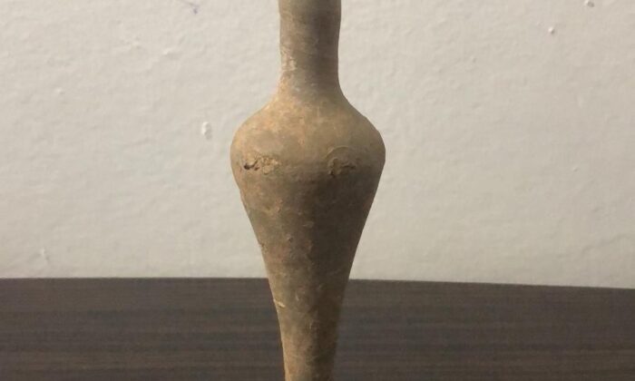 Roma dönemine ait koku şişesi ele geçirildi