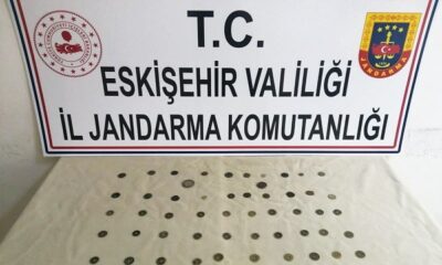 Roma ve Bizans dönemine ait 52 gümüş ve bronz sikkeyi satamadan yakalandı