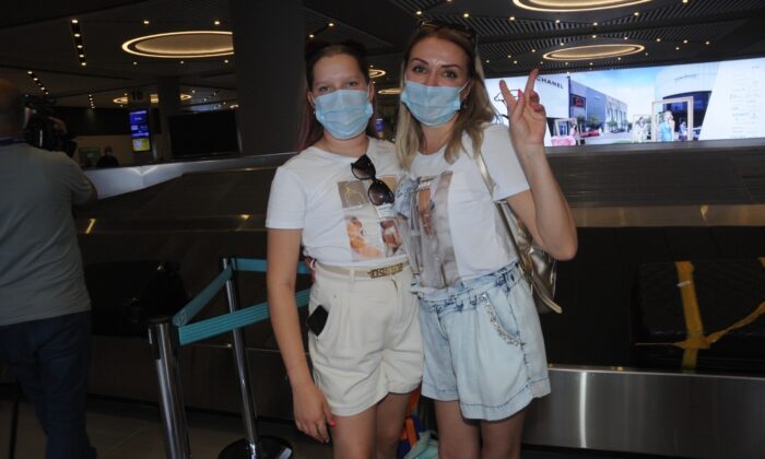 Rus turistler İstanbul’a geldi