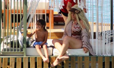 Saçları bozulmasın diye denize girmedi