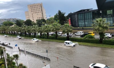 Sağanak yağış ana arterleri göle çevirdi