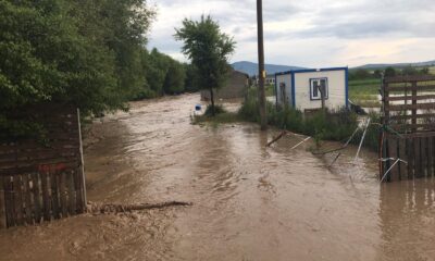 Sağanak yağış ilçeleri de vurdu