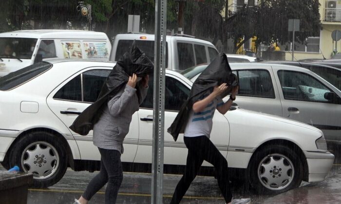 Sağanak yağış, kuraklık endişesi çeken çiftçilerin yüzünü güldürdü