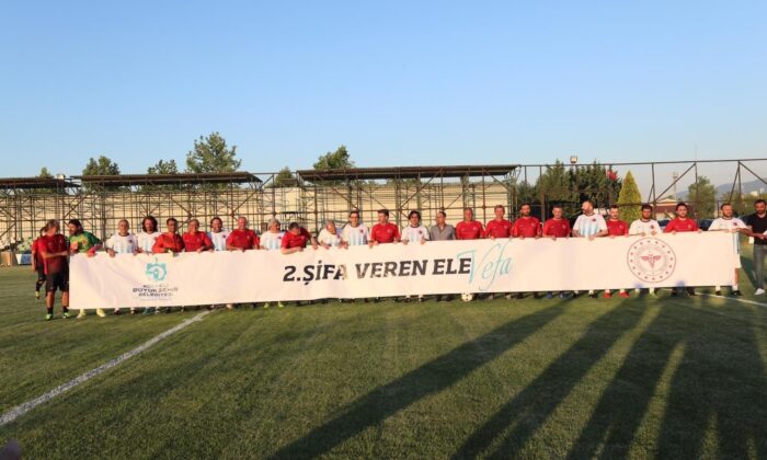 Sağlık çalışanlarına motivasyon veren maçta dostluk rüzgarı