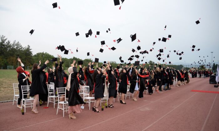 Sağlık ordusu yeni mezunlarla güçleniyor