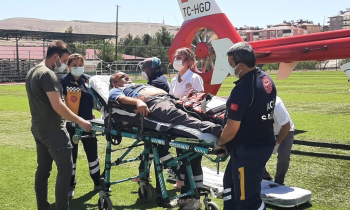 Sağlık personelinin imdadına ambulans helikopter yetişti