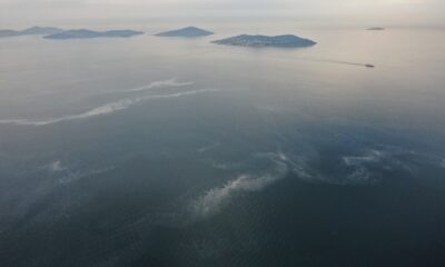 Sahilden adalara uzanan müsilaj tabakası drone ile görüntülendi