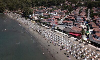 ‘Sakin Kent’ mavi gerdanlığını taktı