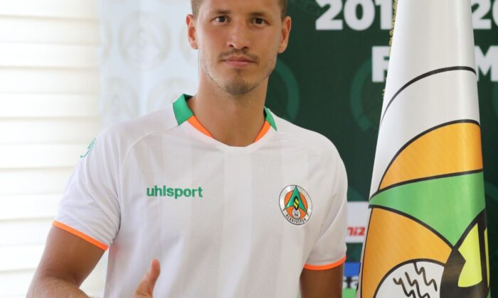 Salih Uçan Alanyaspor’a veda etti