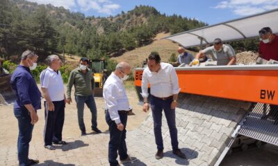 Salihli Belediyesi tam otomatik taş döşeme makinası aldı