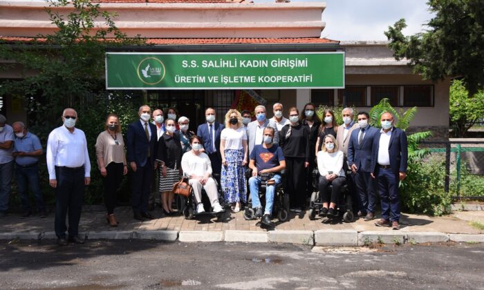 Salihlili kadınlar Ticaret Bakanlığından hibe makine desteği aldı