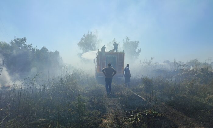Samandağ’da seralar son anda yanmaktan kurtuldu