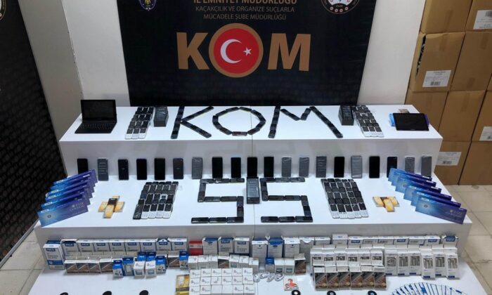 Samsun merkezli 6 ilde cep telefonu kaçakçılığı operasyonu: 18 gözaltı