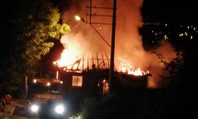 Samsun’da 2 katlı ev kül oldu