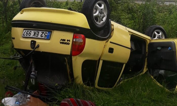 Samsun’da çarpışan otomobiller şarampole devrildi: 3 yaralı