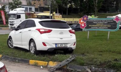 Samsun’da otomobil orta refüje çıktı: 1 yaralı