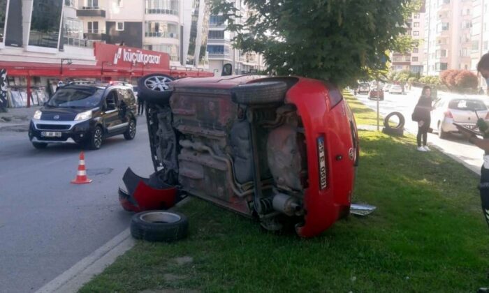 Samsun’da refüje çıkan otomobil devrildi: 1 yaralı