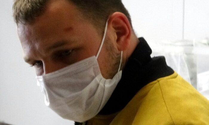 Samsun’da sokak ortasında eski eşini çocuğunun gözü önünde darp eden İbrahim Zarap (27), yargılandığı mahkemece 10 yıl 4 ay hapis cezasına çarptırıldı.