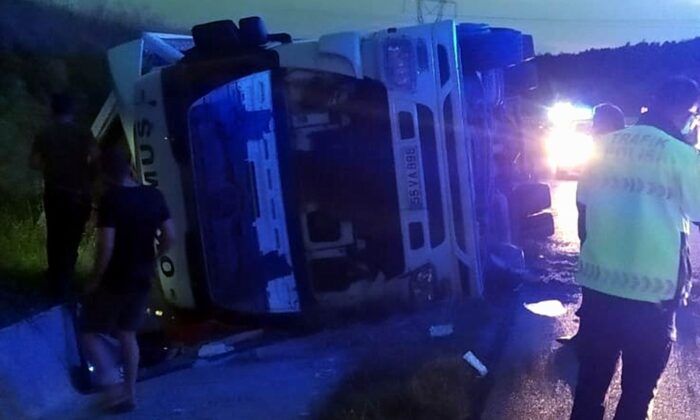 Samsun’da tır devrildi: 1 yaralı