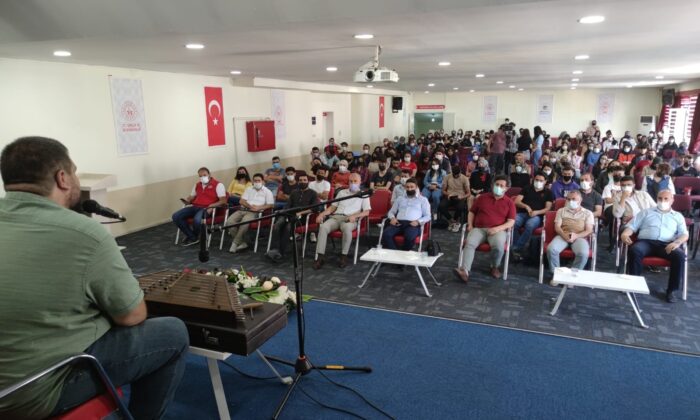 Sanatçı Sedat Anar gençlerle buluştu