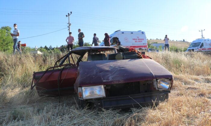Şarampole yuvarlanan otomobil hurdaya döndü: 6 yaralı