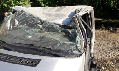 Şarampole yuvarlanıp onlarca takla atan araçtan sağ kurtuldu