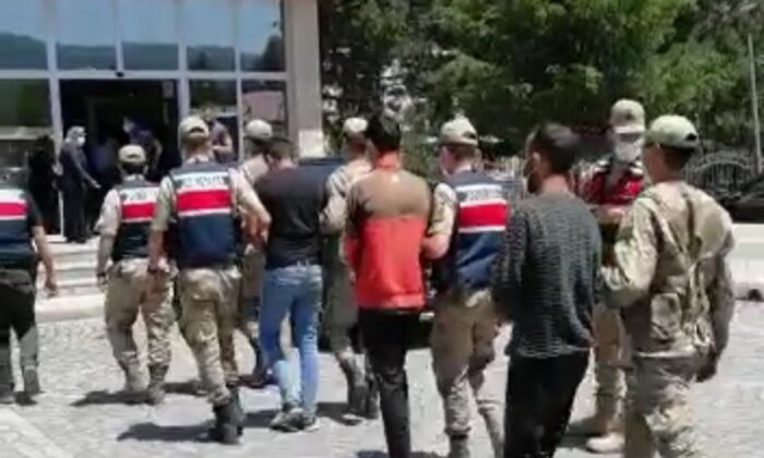 Sarıkamış’ta hırsızlar son işlerinde jandarmaya yakalandı