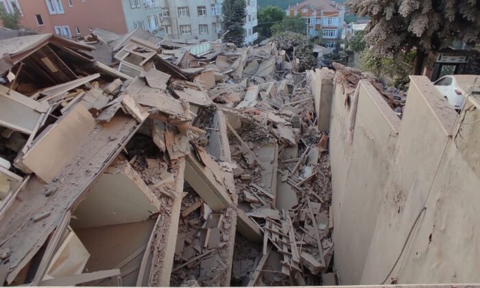 Sarıyer’de çöken 9 katlı binanın son hali gün ağarınca ortaya çıktı