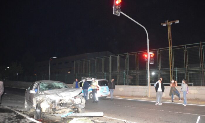 Sarıyer’de minibüs ile otomobil çarpıştı: 3 kişi yaralandı