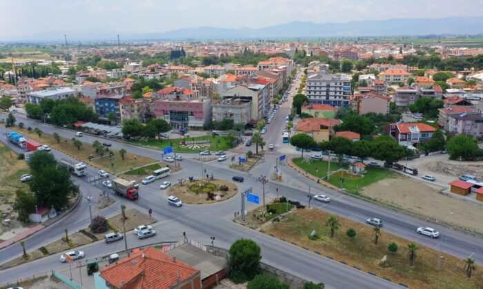 Saruhanlı kavşağında peyzaj düzenlemesi başladı