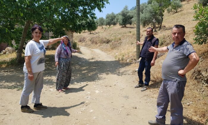 Şehit annesinden Başkan Tunç Soyer’e “yolumuzu yapın” çağrısı