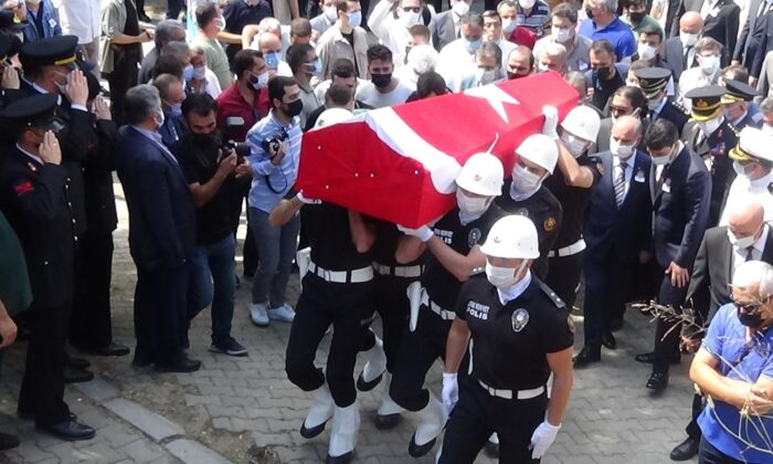 Şehit polis memuru Cihan Türkmenoğlu Edremit’te toprağa verildi