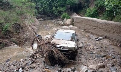 Sele kapılan otomobil 2 kilometre uzakta bulundu