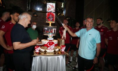 Şenol Güneş’in doğum günü kutlandı