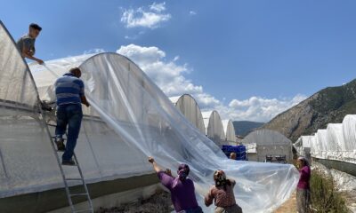 Seraların naylonlarını uçuran hortum anı kamerada