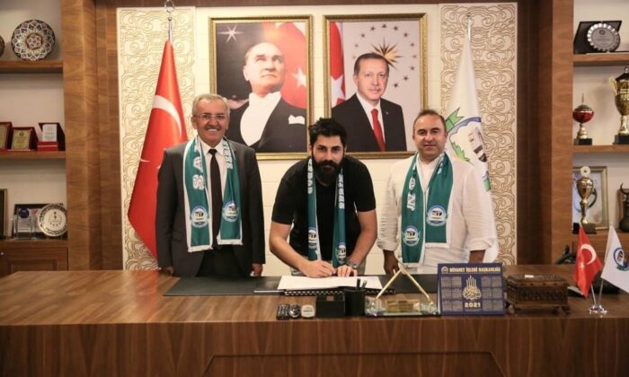 Serik Belediyespor 2 oyuncusuyla 1 yıl daha anlaştı