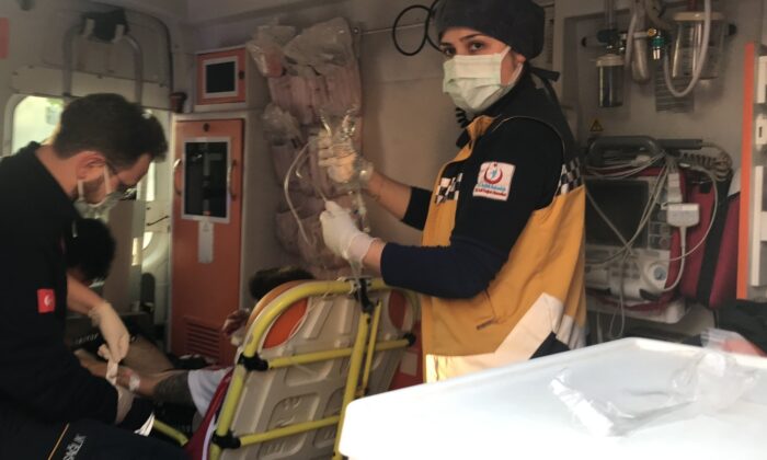 Sevgilisine mesaj atan kişiyi durakta vurdu