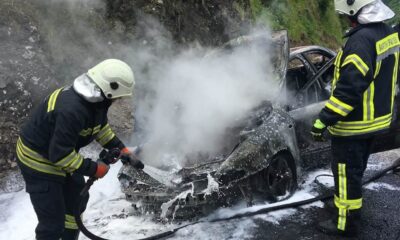 Seyir halindeki araç alev topuna dönüştü