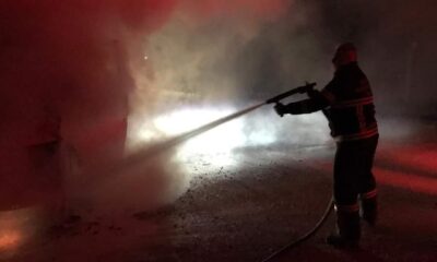 Seyir halindeki kamyonet yandı