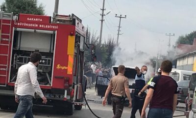 Seyir halindeki otomobil alev aldı