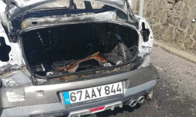 Seyir halindeyken yanan otomobil küle döndü