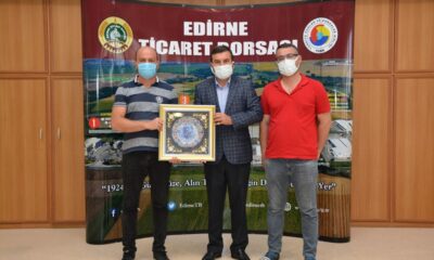 Sezonun ilk arpasını getiren çiftçiye, 100 litre mazot hediye edildi