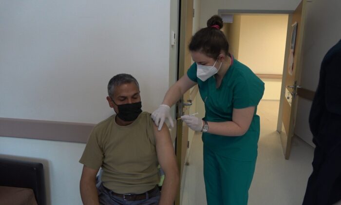 SGK’ya kayıtlı tüm çalışanlar aşılanmaya başladı