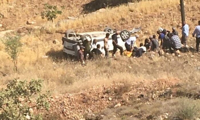 Siirt’te araç şarampole yuvarlandı: 1’ağır, 3 yaralı