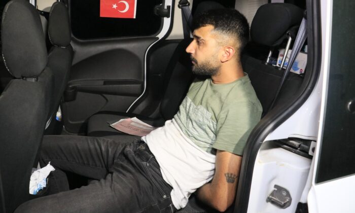 Silahlı kavgaya giderken polise denk gelen şahısların kaçışı kısa sürdü