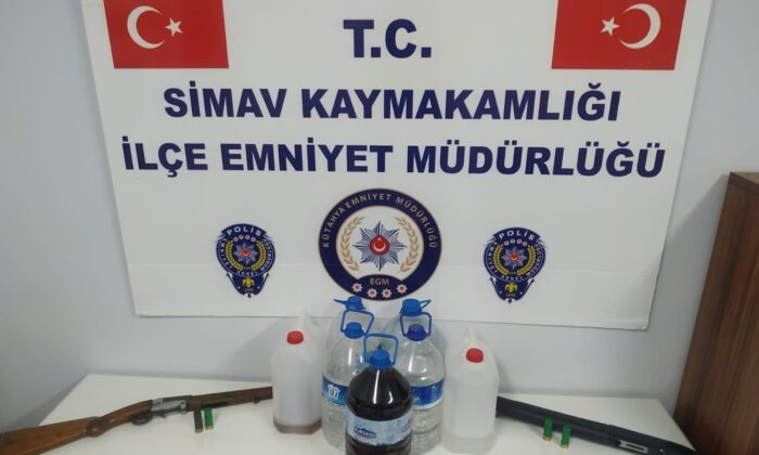 Simav’da kaçak alkol operasyonu