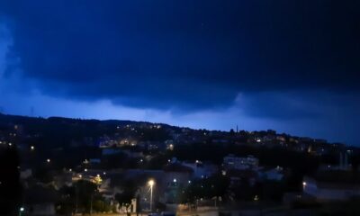 Şimşekler şehri aydınlattı