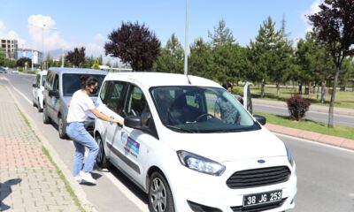 Sınava geç kalan öğrencilerin yardımına Melikgazi koştu